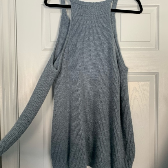 AE cold shoulder sweater - Picture 4 of 4